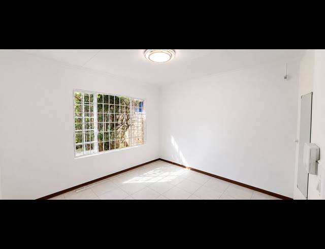 2 BEDROOM TOWNHOUSE FOR SALE IN DIE HOEWES